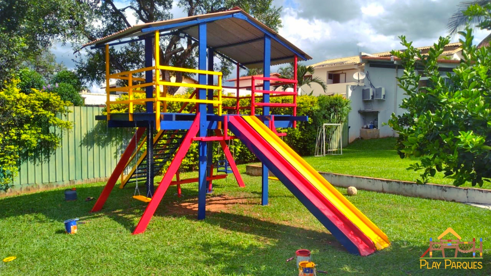 casinha-de-boneca-aberta-suspensa